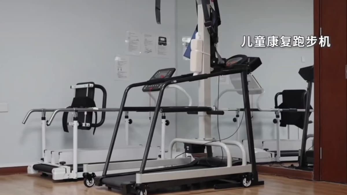 儿童康复跑步机,带扶手与悬吊支架