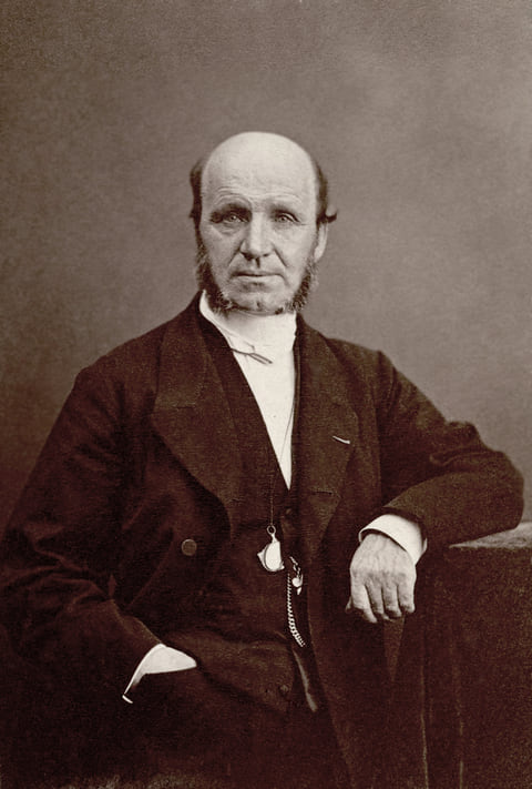 法国神经病学家纪尧姆·杜兴(Guillaume-Benjamin Duchenne)的肖像照,摄影师纳达尔拍摄