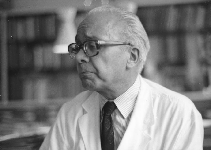 瑞士儿科内分泌学家安德烈亚·普拉德(Andrea Prader)约 1977 年的肖像照